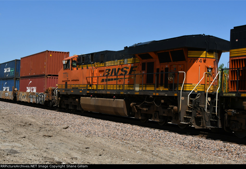 BNSF 7774 Roster shot